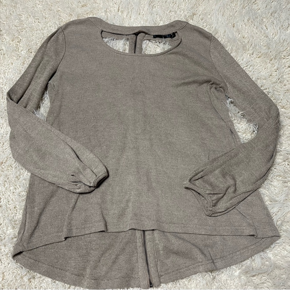 Doe & Rae Long Sleeve cutout Top